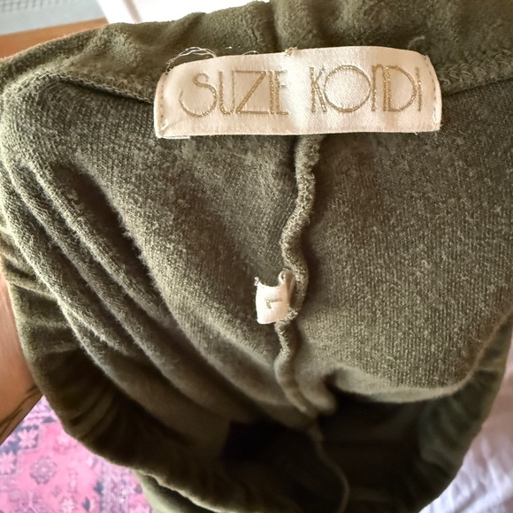 Suzi Kondi Dulia Top and Tosk Harem Pants, green velour (color is “dunmore”) - Picture 10 of 10